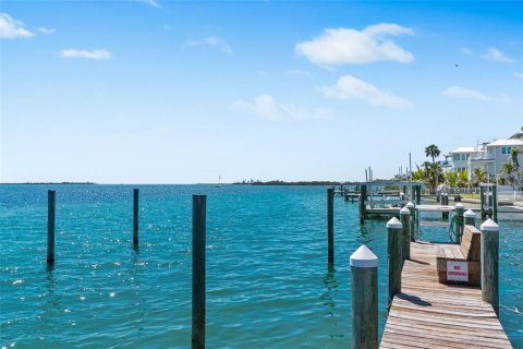 Condo in Bradenton Beach, Florida, 2 bedrooms № 2096275 - photo 23