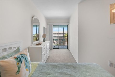 Condo in Bradenton Beach, Florida, 2 bedrooms № 2096275 - photo 19
