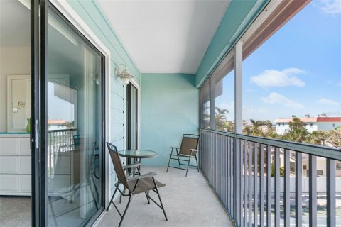 Condo in Bradenton Beach, Florida, 2 bedrooms № 2096275 - photo 29