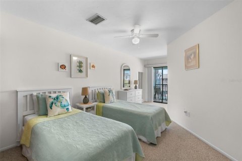 Condo in Bradenton Beach, Florida, 2 bedrooms № 2096275 - photo 18