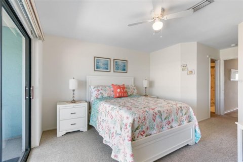 Condo in Bradenton Beach, Florida, 2 bedrooms № 2096275 - photo 14