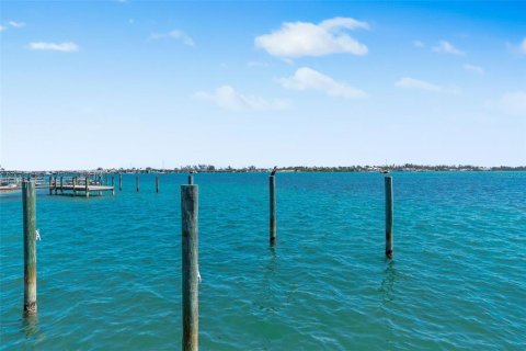 Condo in Bradenton Beach, Florida, 2 bedrooms № 2096275 - photo 30