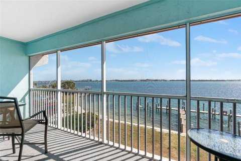 Condo in Bradenton Beach, Florida, 2 bedrooms № 2096275 - photo 24