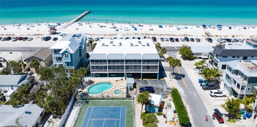 Condo in Bradenton Beach, Florida, 2 bedrooms № 2096275