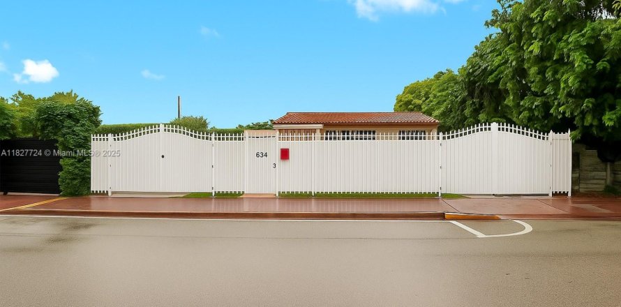 Дом в Майами-Бич, Флорида 2 спальни, 110.18м2 № 1977188