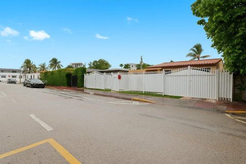 Купить виллу или дом в Майами-Бич, Флорида 2 спальни, 110.18м2, № 1977188 - фото 2