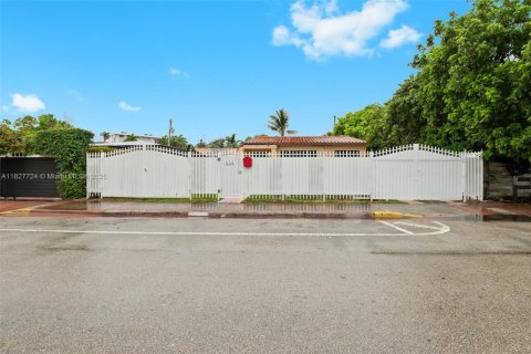 Купить виллу или дом в Майами-Бич, Флорида 2 спальни, 110.18м2, № 1977188 - фото 24