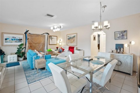 Купить виллу или дом в Майами-Бич, Флорида 2 спальни, 110.18м2, № 1977188 - фото 29