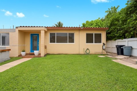 Купить виллу или дом в Майами-Бич, Флорида 2 спальни, 110.18м2, № 1977188 - фото 3