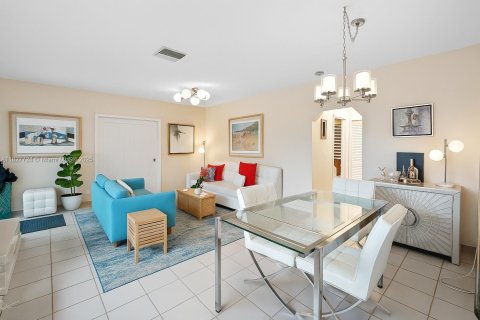 Купить виллу или дом в Майами-Бич, Флорида 2 спальни, 110.18м2, № 1977188 - фото 6