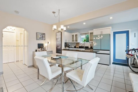 Купить виллу или дом в Майами-Бич, Флорида 2 спальни, 110.18м2, № 1977188 - фото 21