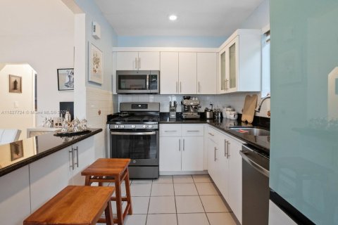 Купить виллу или дом в Майами-Бич, Флорида 2 спальни, 110.18м2, № 1977188 - фото 18