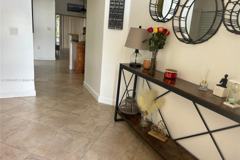 House in Sunrise, Florida 3 bedrooms, 119.1 sq.m. № 1950941 - photo 4