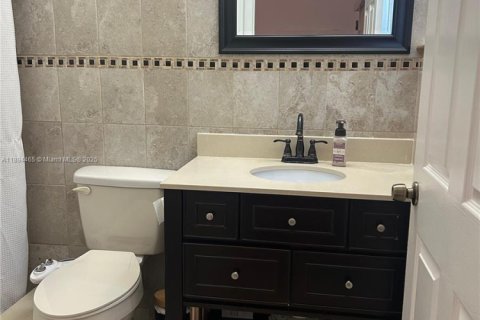 House in Sunrise, Florida 3 bedrooms, 119.1 sq.m. № 1950941 - photo 11