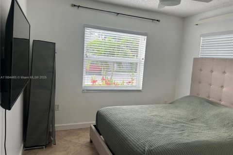 House in Sunrise, Florida 3 bedrooms, 119.1 sq.m. № 1950941 - photo 15