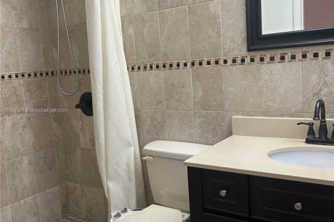 House in Sunrise, Florida 3 bedrooms, 119.1 sq.m. № 1950941 - photo 10