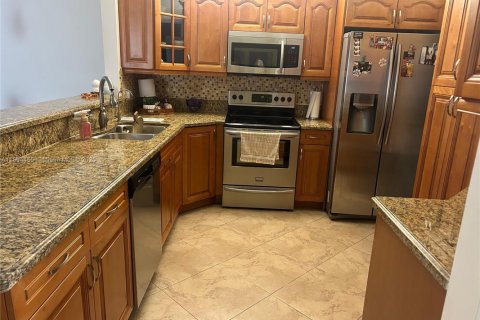 House in Sunrise, Florida 3 bedrooms, 119.1 sq.m. № 1950941 - photo 6