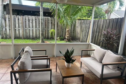 House in Sunrise, Florida 3 bedrooms, 119.1 sq.m. № 1950941 - photo 17