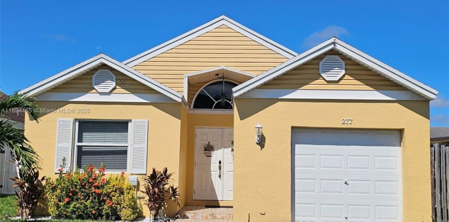 House in Sunrise, Florida 3 bedrooms, 119.1 sq.m. № 1950941