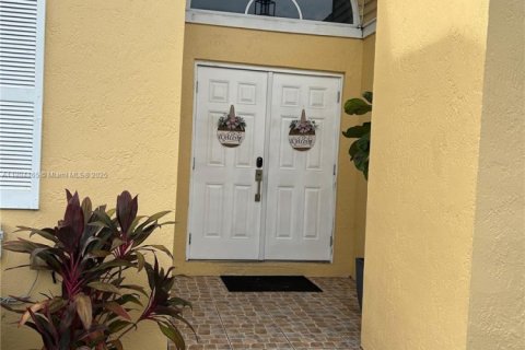 House in Sunrise, Florida 3 bedrooms, 119.1 sq.m. № 1950941 - photo 3