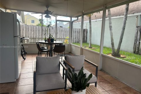 House in Sunrise, Florida 3 bedrooms, 119.1 sq.m. № 1950941 - photo 18