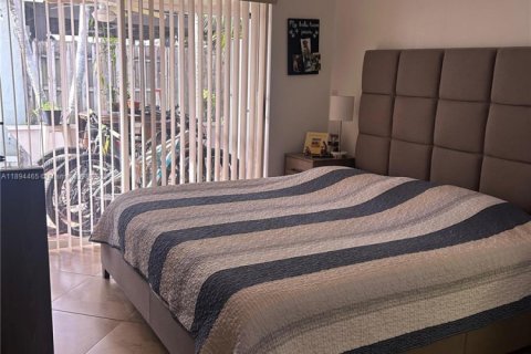 House in Sunrise, Florida 3 bedrooms, 119.1 sq.m. № 1950941 - photo 14