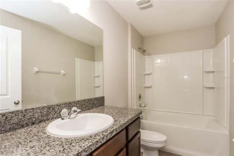 House in Wimauma, Florida 4 bedrooms, 179.86 sq.m. № 1630868 - photo 9