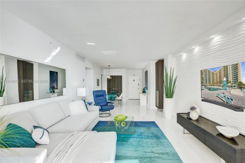 Condominio en alquiler en Hollywood, Florida, 1 dormitorio, 69.21 m2 № 2017262 - foto 12