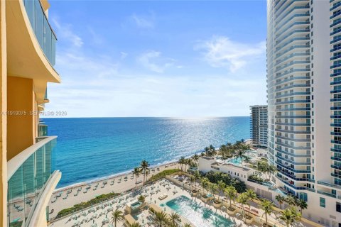 Condominio en alquiler en Hollywood, Florida, 1 dormitorio, 69.21 m2 № 2017262 - foto 2