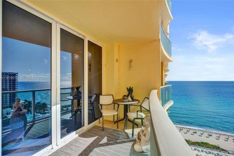 Condominio en alquiler en Hollywood, Florida, 1 dormitorio, 69.21 m2 № 2017262 - foto 4