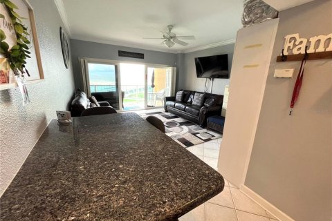 Condo in Clearwater, Florida, 3 rooms  № 2322373 - photo 13