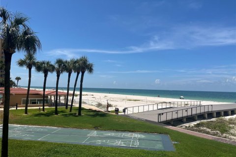 Condo in Clearwater, Florida, 3 rooms  № 2322373 - photo 7