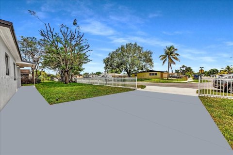 House in Miami Gardens, Florida 4 bedrooms, 106.47 sq.m. № 1938709 - photo 6