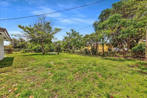 House in Miami Gardens, Florida 4 bedrooms, 106.47 sq.m. № 1938709 - photo 7