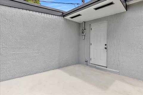 House in Miami Gardens, Florida 4 bedrooms, 106.47 sq.m. № 1938709 - photo 13