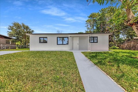 House in Miami Gardens, Florida 4 bedrooms, 106.47 sq.m. № 1938709 - photo 4