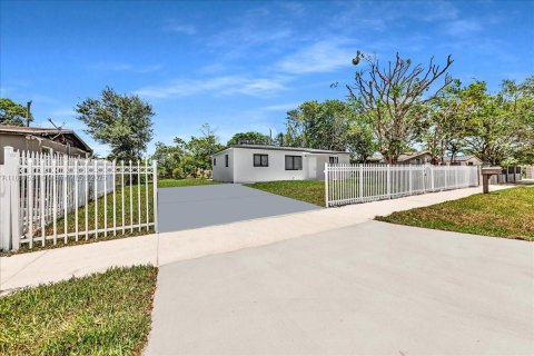 House in Miami Gardens, Florida 4 bedrooms, 106.47 sq.m. № 1938709 - photo 2