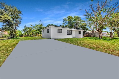 House in Miami Gardens, Florida 4 bedrooms, 106.47 sq.m. № 1938709 - photo 1