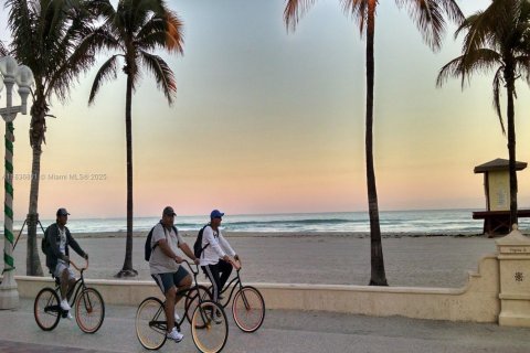 Condominio en alquiler en Hollywood, Florida, 2 dormitorios, 97.55 m2 № 1820084 - foto 25