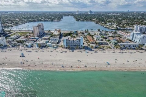 Condominio en alquiler en Hollywood, Florida, 2 dormitorios, 97.55 m2 № 1820084 - foto 3