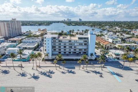 Condo in Hollywood, Florida, 2 bedrooms  № 1820084 - photo 4