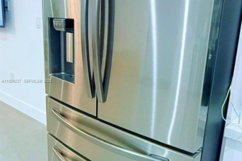 Casa en alquiler en Oakland Park, Florida, 3 dormitorios, 97.55 m2 № 1983057 - foto 19