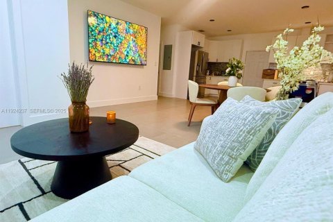 Casa en alquiler en Oakland Park, Florida, 3 dormitorios, 97.55 m2 № 1983057 - foto 5