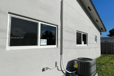 Casa en alquiler en Oakland Park, Florida, 3 dormitorios, 97.55 m2 № 1983057 - foto 28