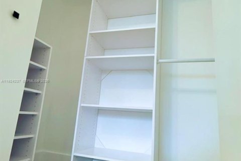 Casa en alquiler en Oakland Park, Florida, 3 dormitorios, 97.55 m2 № 1983057 - foto 13