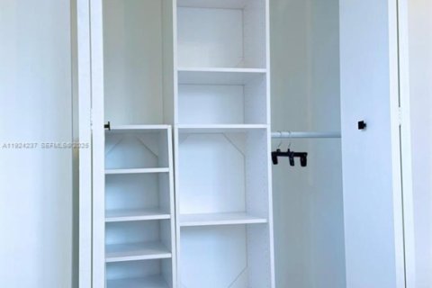 Casa en alquiler en Oakland Park, Florida, 3 dormitorios, 97.55 m2 № 1983057 - foto 17