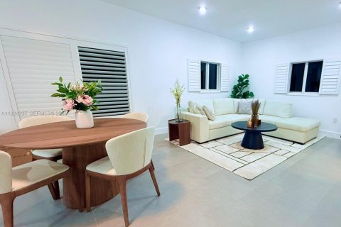 Casa en alquiler en Oakland Park, Florida, 3 dormitorios, 97.55 m2 № 1983057 - foto 2