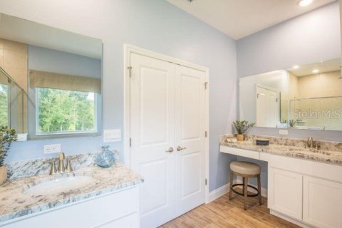 Casa en venta en Weeki Wachee, Florida, 4 dormitorios, 212.37 m2 № 2325089 - foto 17