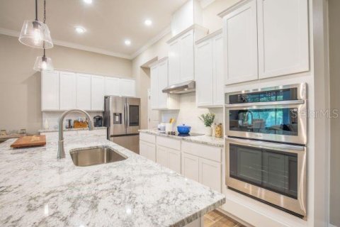 Casa en venta en Weeki Wachee, Florida, 4 dormitorios, 212.37 m2 № 2325089 - foto 3