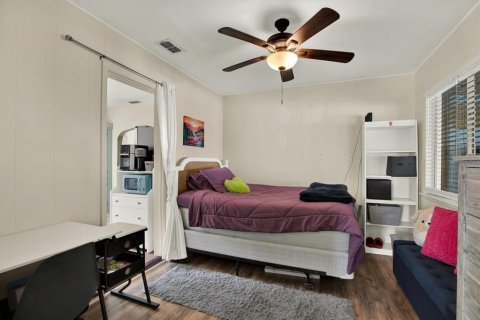 House in Gulfport, Florida 2 bedrooms, 102.56 sq.m. № 2321780 - photo 14